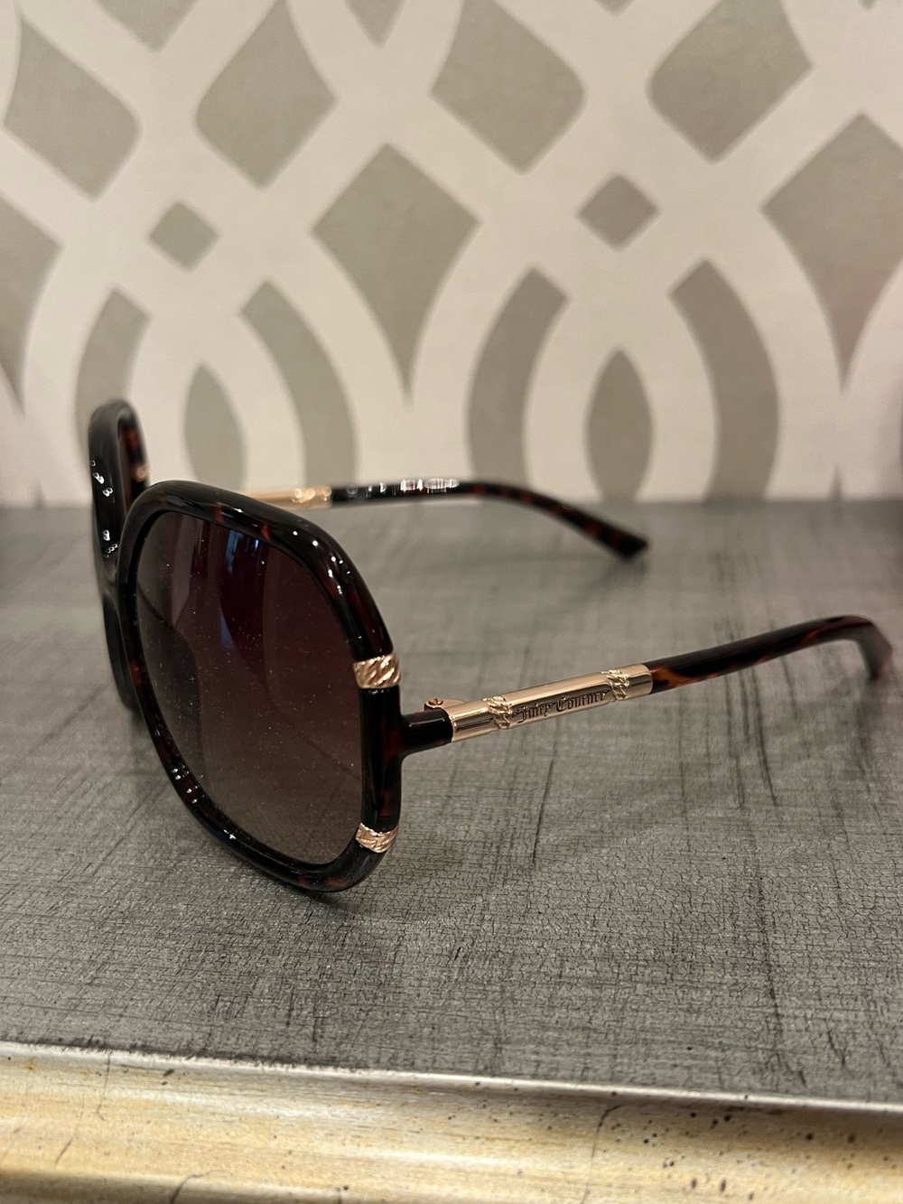 Juicy Couture Oversized Sunglasses - Picture 3 of 7